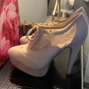 NWT Charlotte Rousse Lace floral platform s 8